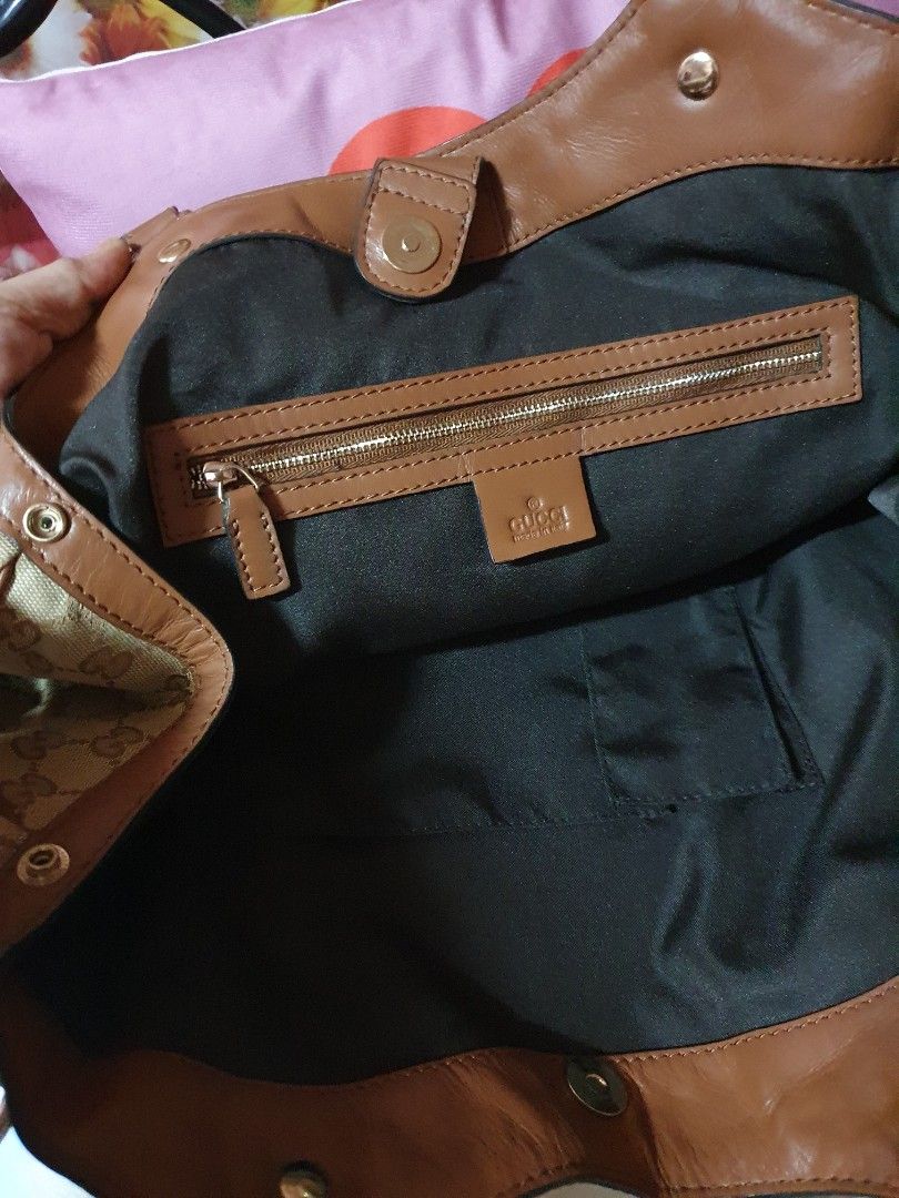 Authentic gucci large sukey bag (Category: Luxury Bags & Wallets) located in Makati City. Submitted by britishheart (Listing ID 1297214498, Image 3). Description: selling this almost new gucci sukey karge tote bag..nice also for travelling as handcarry on plane travel..