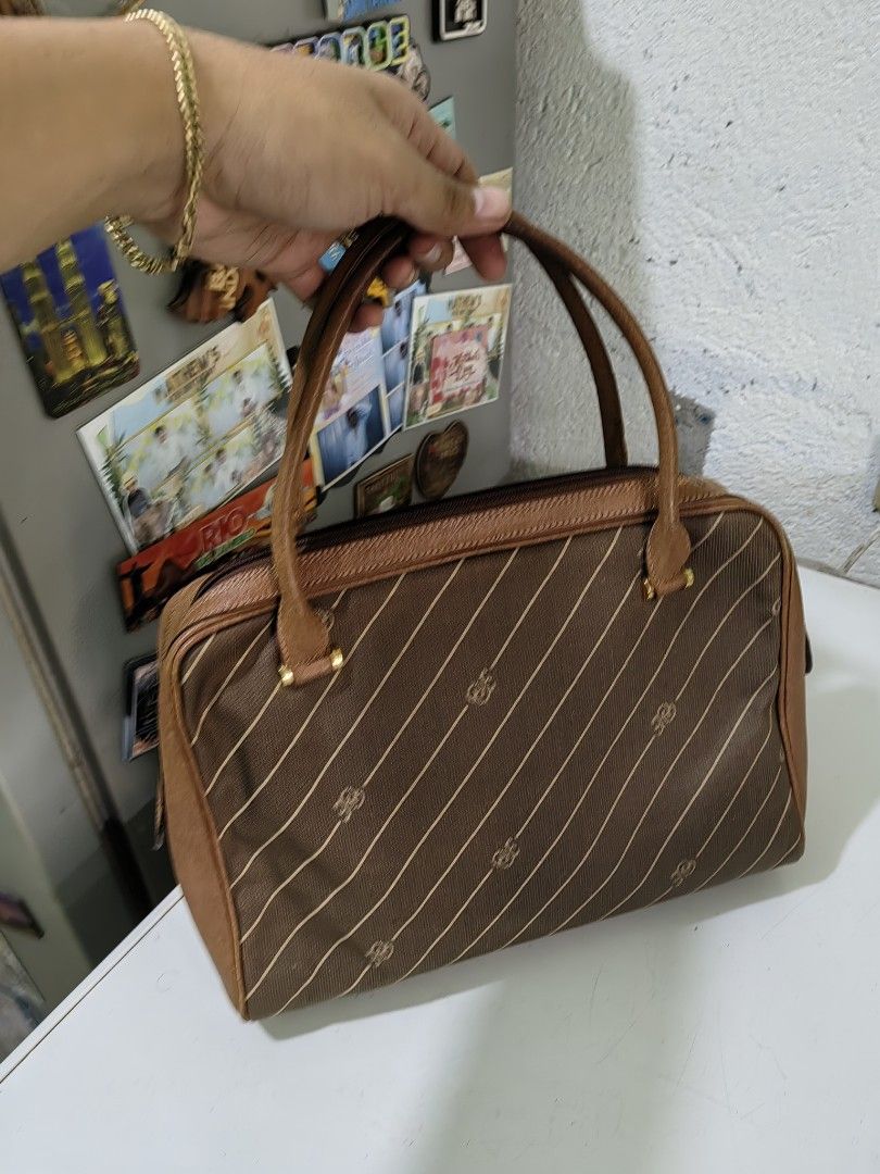 BALMAIN (Category: Luxury Bags & Wallets) located in Davao. Submitted by daneyvintage (Listing ID 1297156147, Image 2). Description: sign of usage inside.