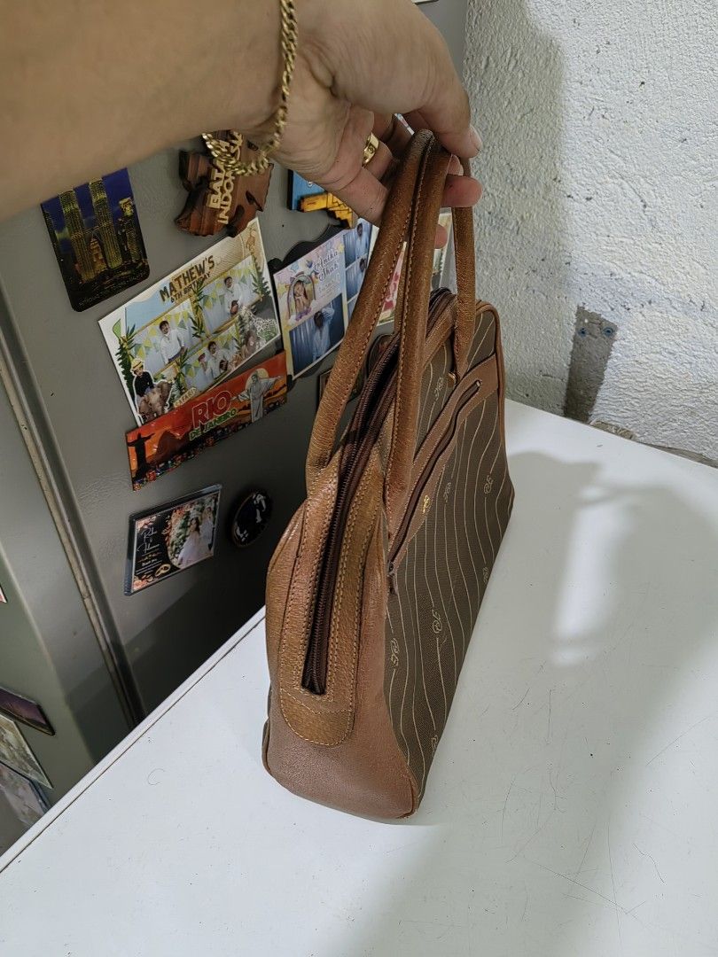 BALMAIN (Category: Luxury Bags & Wallets) located in Davao. Submitted by daneyvintage (Listing ID 1297156147, Image 3). Description: sign of usage inside.