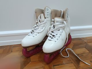SALE!! Baud Ice Skates w/ free pink blade guards