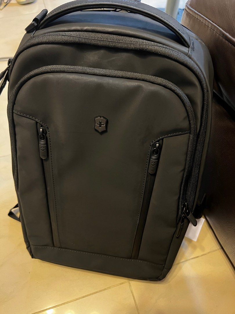 Victorinox compact laptop backpack discount