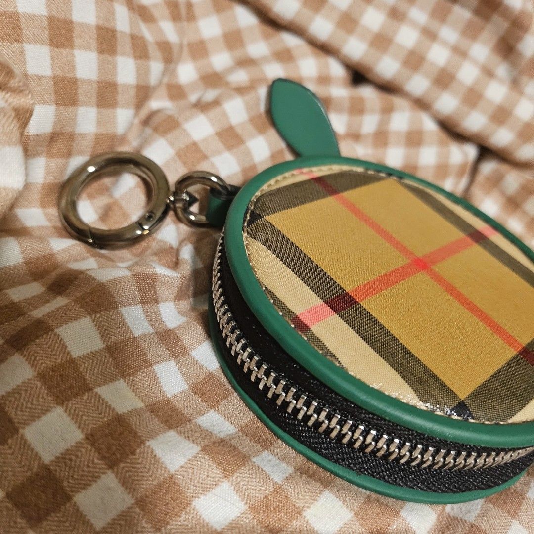 Burberry coin pouch keychain store