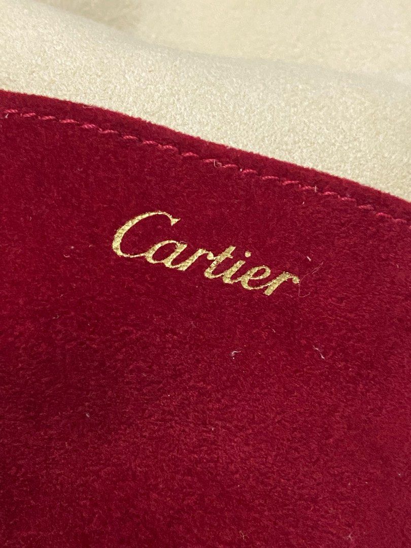 Cartier Watch Travel Pouch (Category: Luxury Bags & Wallets) located in Quezon City. Submitted by clicksmileph (Listing ID 1297206169, Image 3). Description: Cartier Travel Pouch 2,500 Php only Original Original Original Protect and secure your Cartier watch from dust and sharp objects. LBC Cash on Delivery Nationwide Lalamove - Bank transfer.