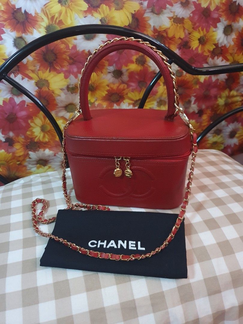 Chanel vanity shoulder bag (Category: Luxury Bags & Wallets) located in Makati City. Submitted by britishheart (Listing ID 1297201623, Image 1). Description: preloved authentic chanel thus selling low since no.certificate..very stylishbin red genuine.chanel trademark leather material.very well used..