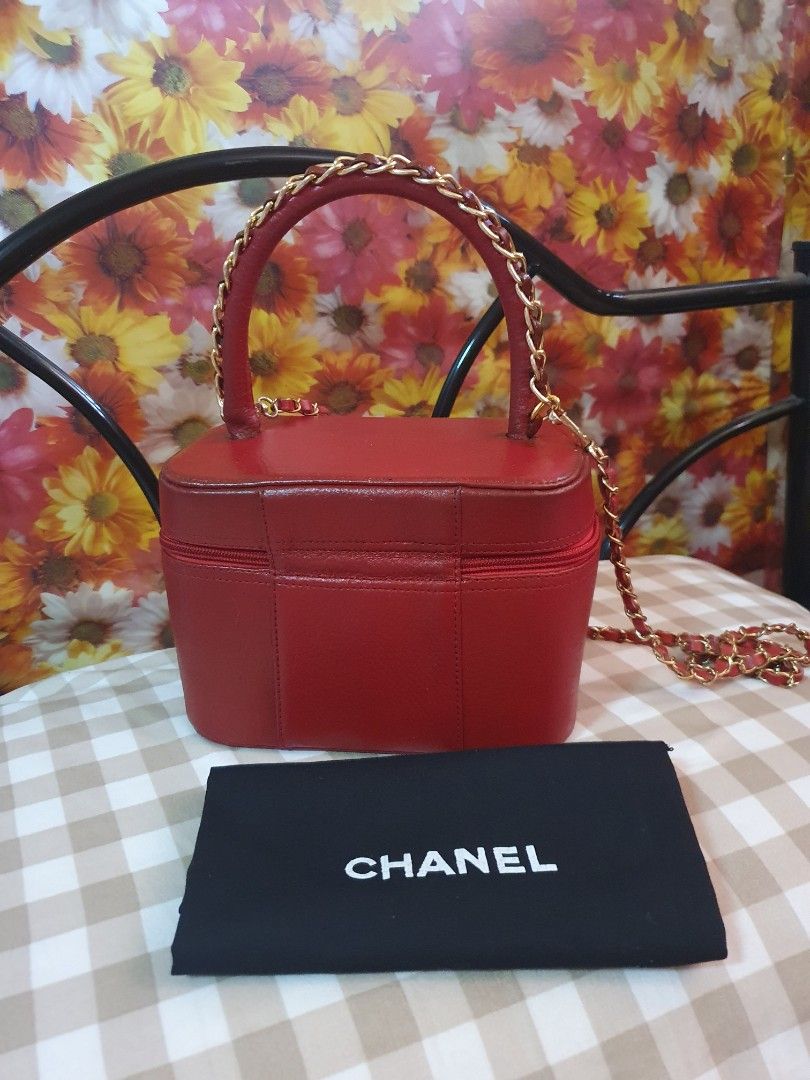 Chanel vanity shoulder bag (Category: Luxury Bags & Wallets) located in Makati City. Submitted by britishheart (Listing ID 1297201623, Image 2). Description: preloved authentic chanel thus selling low since no.certificate..very stylishbin red genuine.chanel trademark leather material.very well used..
