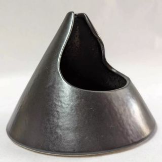 Cone-shapes Black Stoneware Ikebana Vase