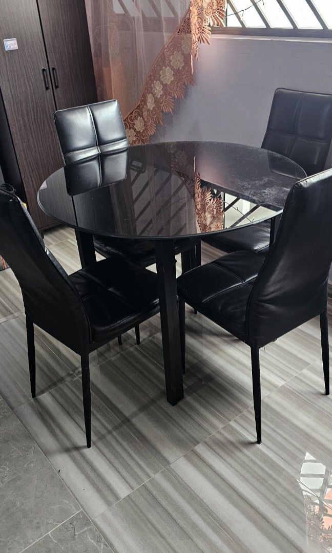 Dining Table Set (Category: Tables & Sets) located in Singapore. Submitted by tiarough (Listing ID 1297112862, Image 3). Description: to be blessed...only source ur own transport and manpower.