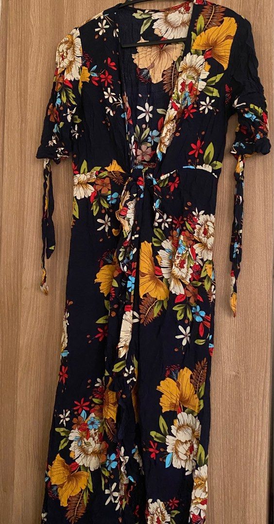 Floral Maxi Dress (Category: Dresses) located in Mandaluyong City. Submitted by preLAVed (Listing ID 1241994083, Image 3). Description: Floral maxi dress Maxi for petite girls, midi siya for average height light weight fabric breezy 👉buyer to shoulder sf.