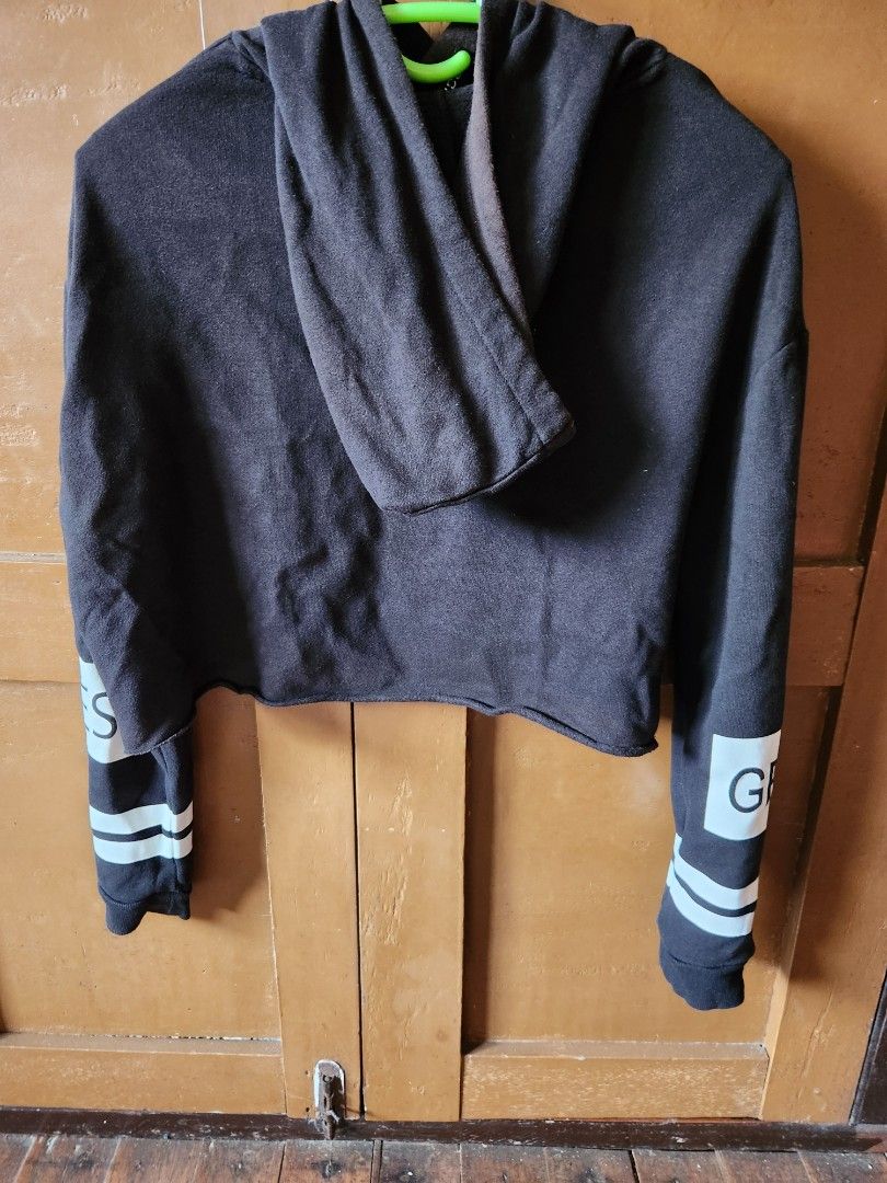 H&M Divided Crop top Jacket (Category: Coats, Jackets and Outerwear) located in Boac. Submitted by maeleynes (Listing ID 1297090712, Image 2). Description: .