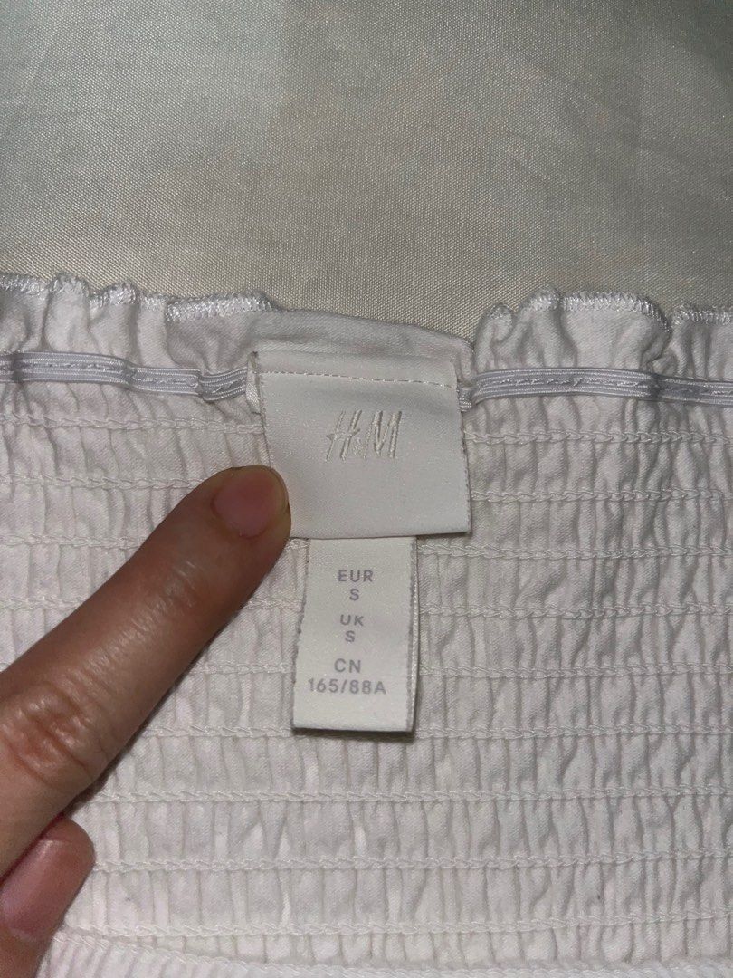 H&M White Off Shoulder Smocked Top, Size S (Category: Blouses) located in Quezon City. Submitted by MGcollection (Listing ID 1297206395, Image 3). Description: No issue or flaws, fits Small to Medium Stretchable.