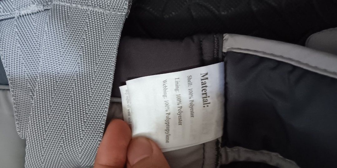 Infant Carrier (Category: Carriers & Slings) located in Quezon City. Submitted by nobleorangefeline (Listing ID 1297105175, Image 3). Description: Mga 3 years ago pa huling nagamit less than 5 times lang din nagamit..