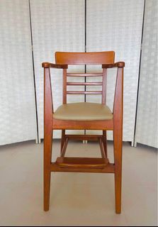 JAPAN SURPLUS FURNITURE KIDDIE HIGH CHAIR (TOKYO FURNITURE BRAND)  SIZE 11.5L x 12W x 20H IN INCHES 12"SANDALAN HEIGHT 11x9"ARM REST  (AS-IS ITEM) IN GOOD CONDITION