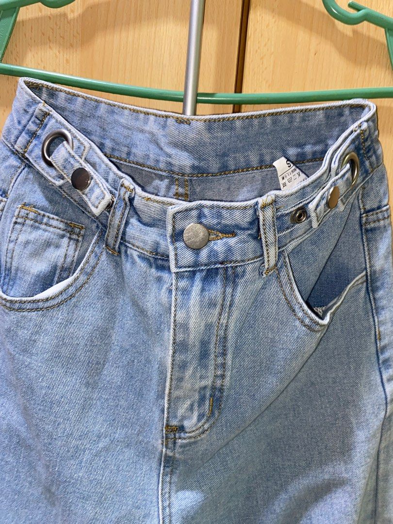 Light Blue Highwaisted Denim Jeans (Category: Jeans) located in Manila. Submitted by espasells (Listing ID 1297195267, Image 2). Description: - size 26-27 - no flaws .