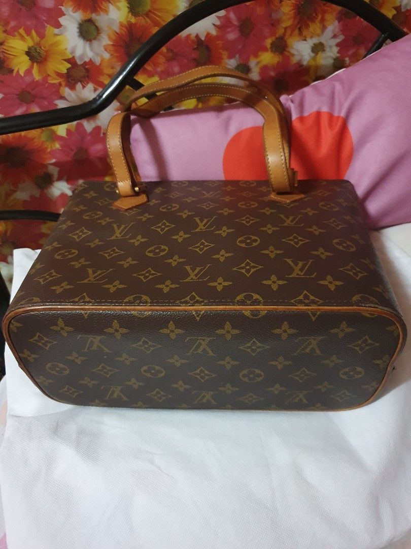 LV handbag vintage-markdown sale!! (Category: Luxury Bags & Wallets) located in Makati City. Submitted by britishheart (Listing ID 1297208734, Image 3). Description: selling this vintage LV tote bag /handbag..still in good condition . very well used .no flaws..slightly negotiable for sure buyers only. Markdown sale only..
