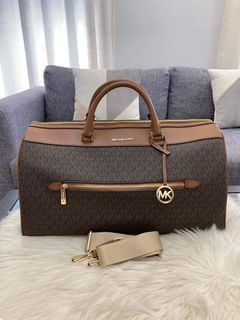 (Category: ) located in . Submitted by maiyasluxurybagshoppe (Listing ID 1297104988, Image 1). Description: .
