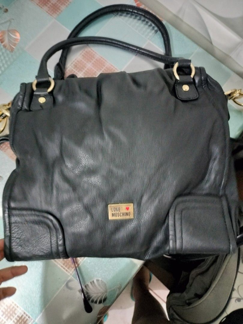 Moschino 2way (Category: Luxury Bags & Wallets) located in Manila. Submitted by beabi041582 (Listing ID 1297150635, Image 2). Description: original moschino 2way bag, soft leather fresh hardwares.