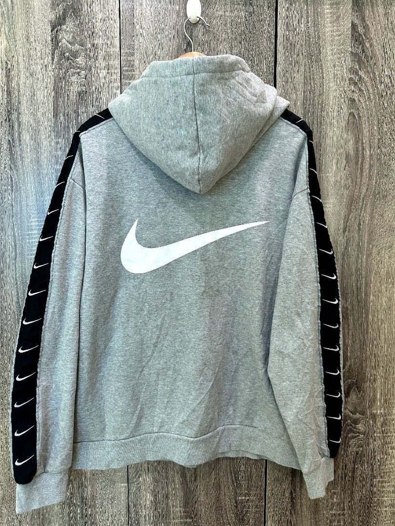 Nike x Ambush mid swoosh (Category: Hoodies) located in Santa Catalina. Submitted by bayawear (Listing ID 1297073349, Image 3). Description: NIKE x AMBUSH hoodie 📌size L to XL 📌25 x 28 📌899 + sf.