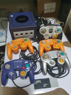Nintendo Gamecube Console, controllers and memory card
