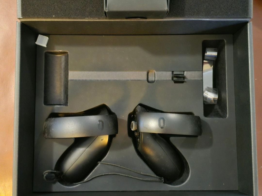Oculus rift touch controllers - Controller only (Category: Other Accessories) located in Kuala Lumpur. Submitted by mrcray (Listing ID 1297070149, Image 3). Description: Oculus rift touch controllers - Controller only Full set with box Controller only , no motion sensors.