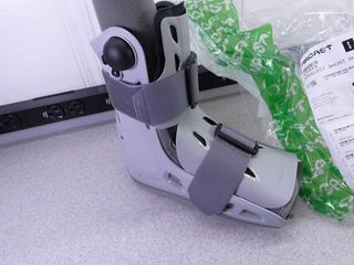 Original Aircast Boot with free crutches