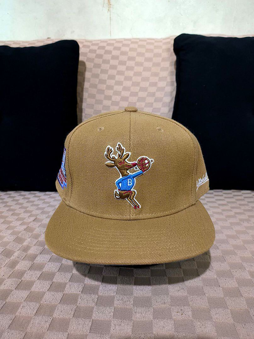 Original Mitchell and ness cap size 7 3/4 (Category: Caps & Hats) located in San Jose del Monte. Submitted by authenticeraph (Listing ID 1288300124, Image 1). Description: brand new and original 600+sf issue lost sticker only.