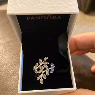 Pandora Silver Leaves huggie ring in silver