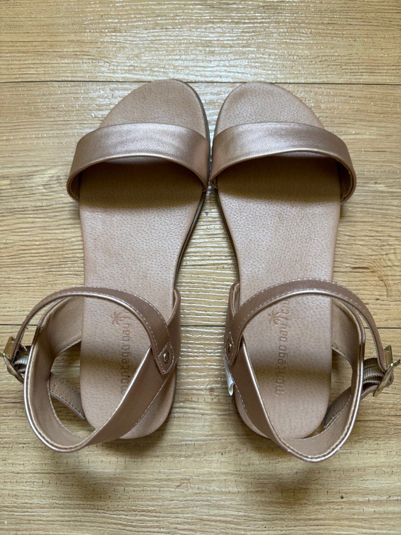 Rose gold sandals size 6 1 2 Women s Fashion Footwear Flats Sandals on Carousell