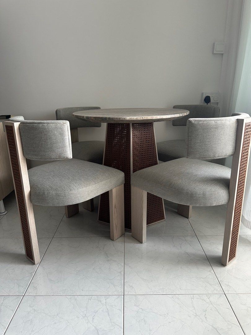 Round Table (Category: Tables & Sets) located in Singapore. Submitted by totallygems (Listing ID 1297098865, Image 2). Description: 1 table and 4 chair arrange ur own transport.