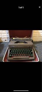 Royal typewriter/ Quiet de Luxe