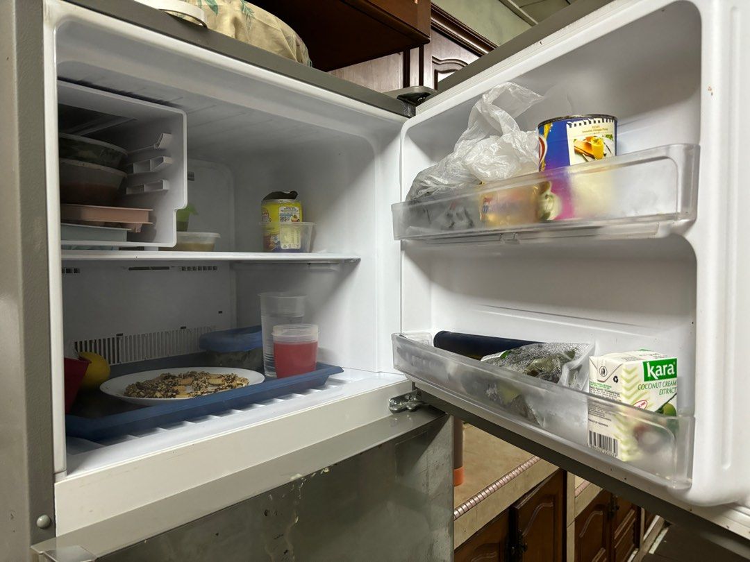 Sharp (Category: Refrigerators & Freezers) located in Kuala Lumpur. Submitted by sitimaisarah49 (Listing ID 1297213693, Image 3). Description: Can nego.