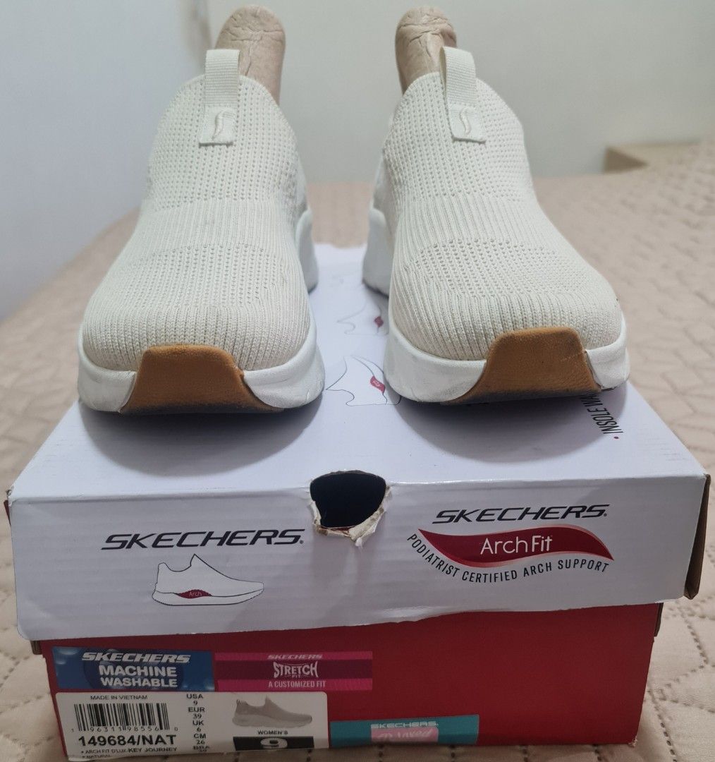 Skechers/ size 9 women's (Category: Sneakers) located in San Juan City. Submitted by lss88 (Listing ID 1297094817, Image 2). Description: Original Skechers. Very comfortable and very nice in actual. Can pass as Brand new.