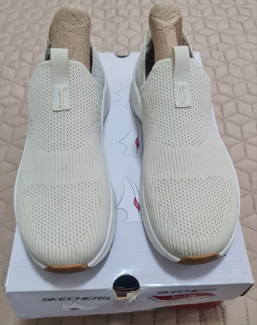 Skechers/ size 9 women's (Category: Sneakers) located in San Juan City. Submitted by lss88 (Listing ID 1297094817, Image 1). Description: Original Skechers. Very comfortable and very nice in actual. Can pass as Brand new.