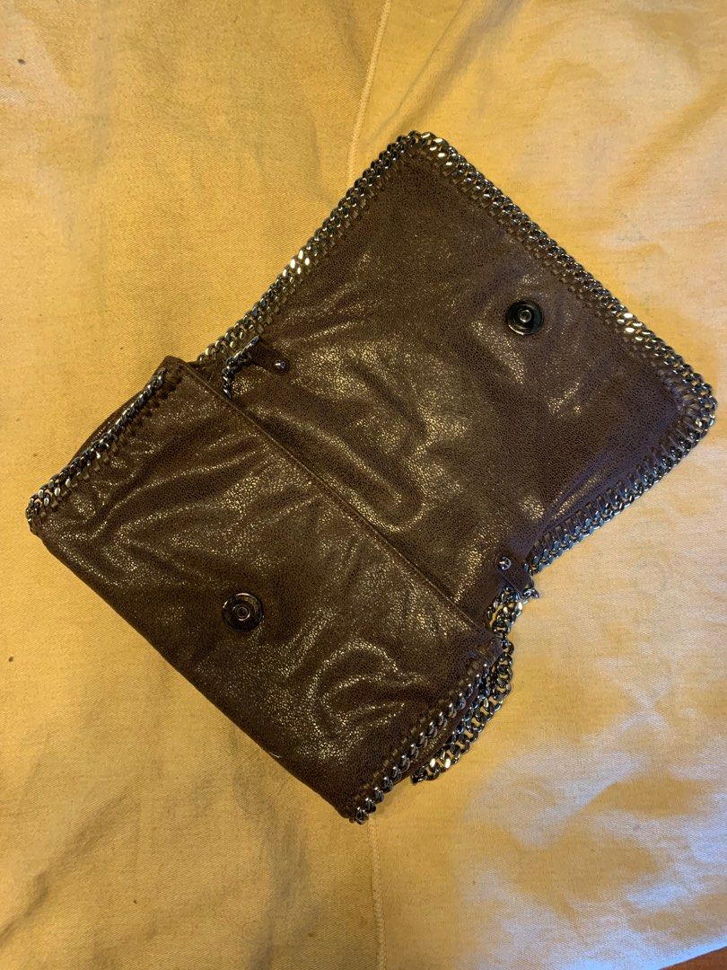 Stella Mccartney Falabella (Category: Luxury Bags & Wallets) located in Paranaque City. Submitted by huncho.haul (Listing ID 1297069717, Image 2). Description: Inclusion: Dust Bag / Receipt Place Purchased: Adora in Greenbelt Condition: Good Condition, Used but not Abused. Pm for more pics/videos.