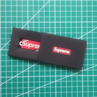Supreme Quiet Carry knife
