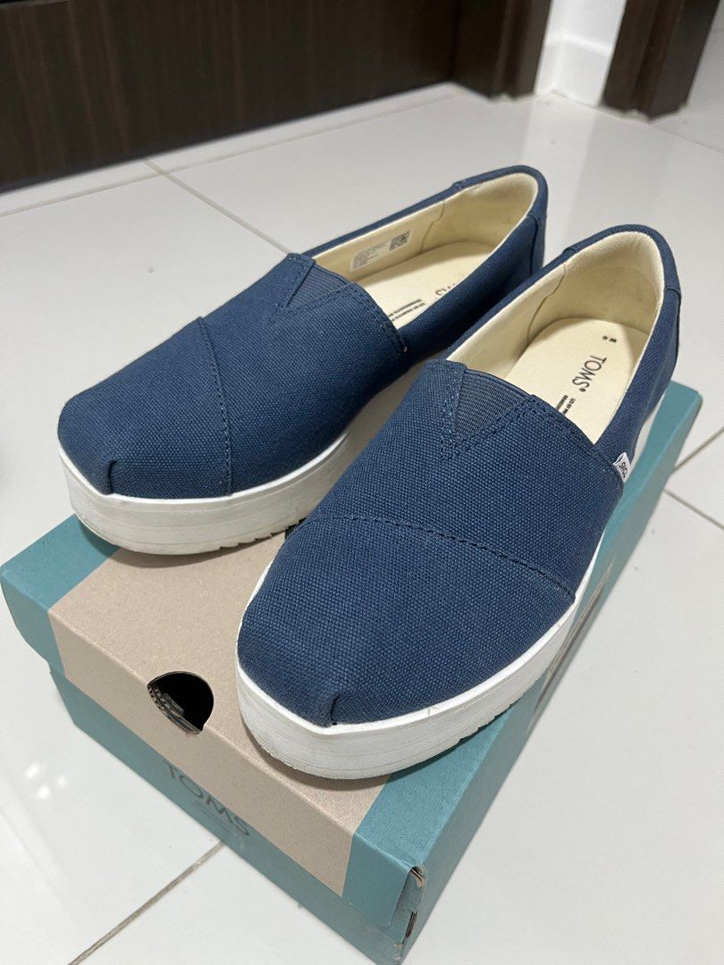 Majolica blue toms shop