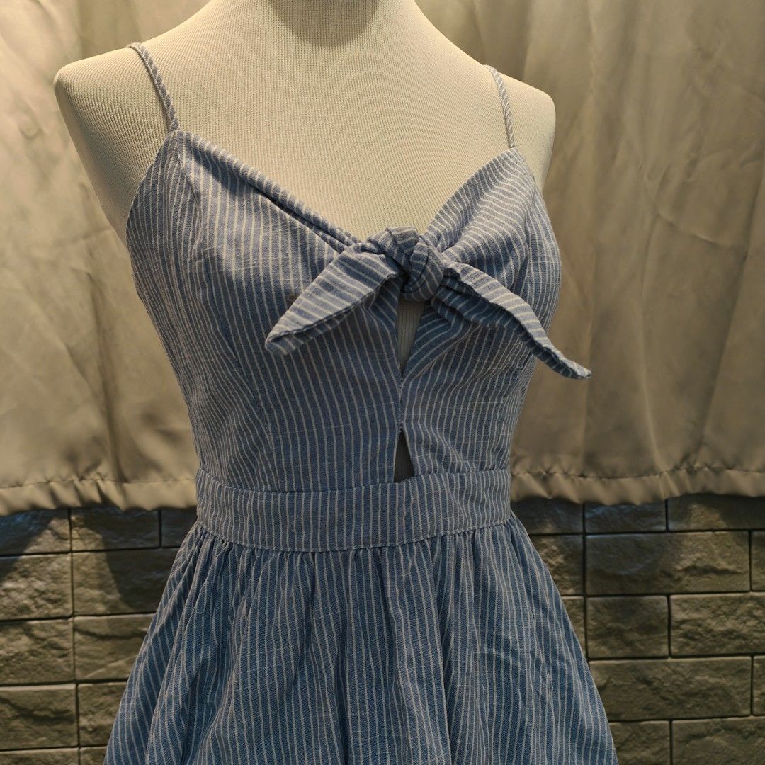 Valleygirl keyhole ribbon cut out pinstripe dress, Women's Fashion