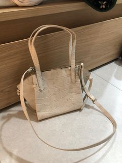 (Category: ) located in . Submitted by trendychic_ (Listing ID 1297196328, Image 1). Description: .
