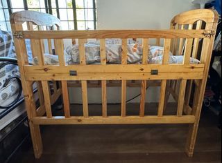 Wooden Crib, Adjustable