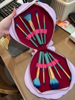 10pc Makeup Brushes with Shell Bag