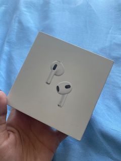 Apple Airpods (3rd generation) with Magsafe Charging case