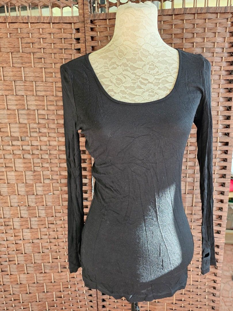 BCBG Max Azria lon sleeve sheer top (Category: Longsleeves) located in San Jose del Monte. Submitted by stellarbeauty (Listing ID 1297303504, Image 1). Description: personal preloved BCBG Max Azria long sleeve sheer top never used fits small to medium frame.