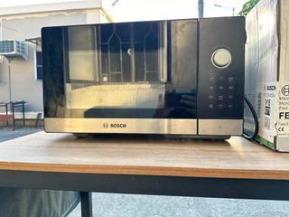Bosch 25L Freestanding microwave