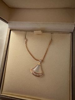 （分類：）位於 。 由 katieloves 提交（商品編號 1297353849，圖片 1）。簡介： 。
