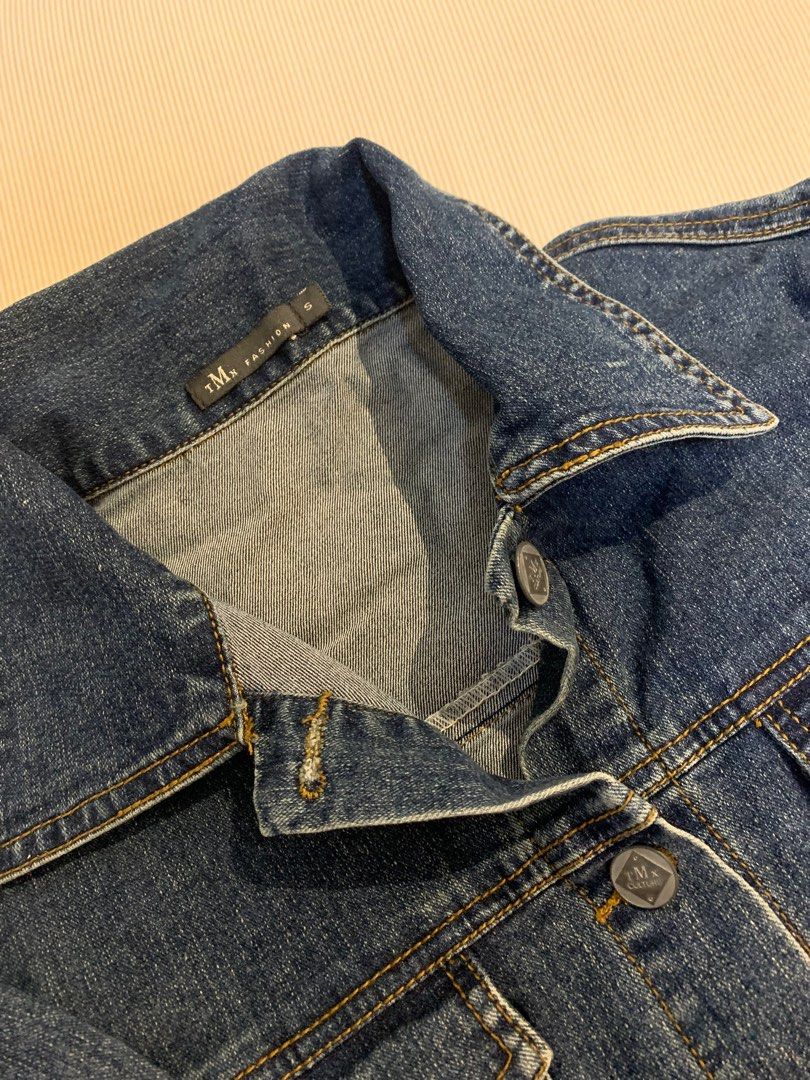 Denim Jacket (Category: Coats, Jackets and Outerwear) located in Manila. Submitted by zabb_cardona (Listing ID 1297264598, Image 2). Description: .