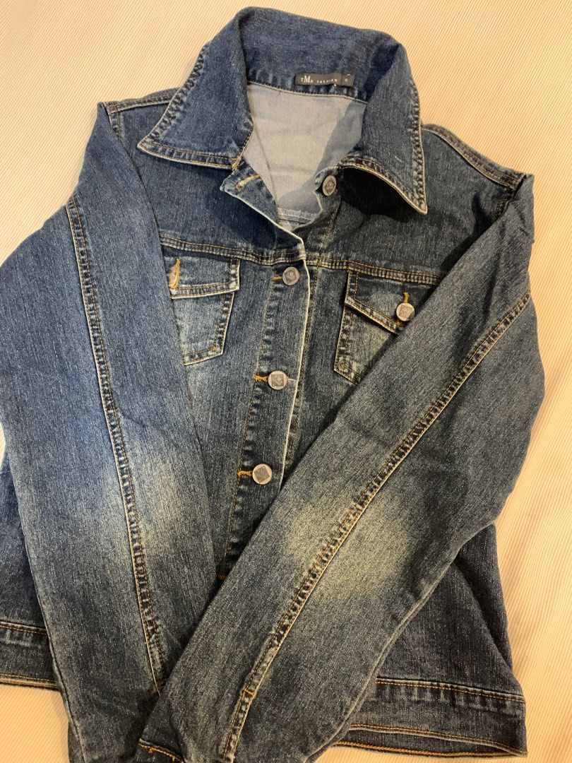 Denim Jacket (Category: Coats, Jackets and Outerwear) located in Manila. Submitted by zabb_cardona (Listing ID 1297264598, Image 1). Description: .