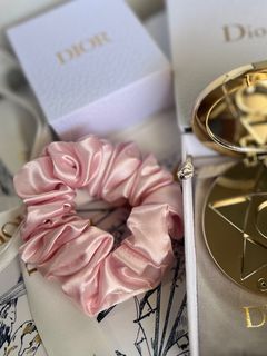 Dior beauty scrunchies with box and ribbon last price FIRM PRICE ( SALE)