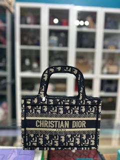 (Category: ) located in . Submitted by closetcompany (Listing ID 1297317670, Image 1). Description: .
