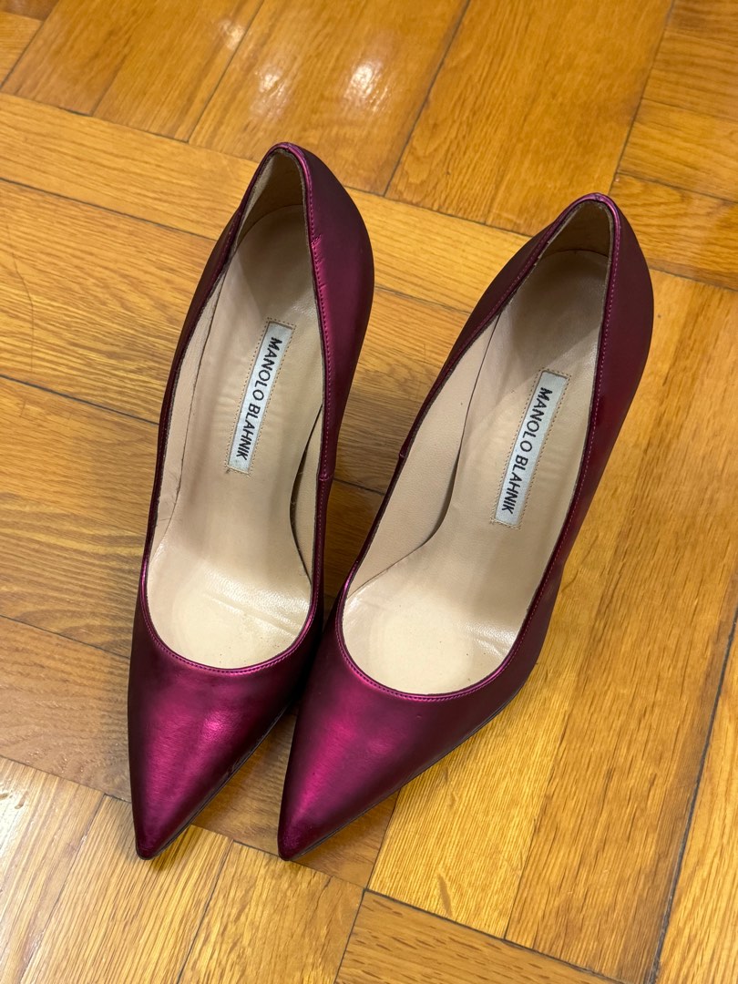 Manolo Blahnik Hangisi Velvet 6cm Manolo Blahnik Red Satin Hangisi