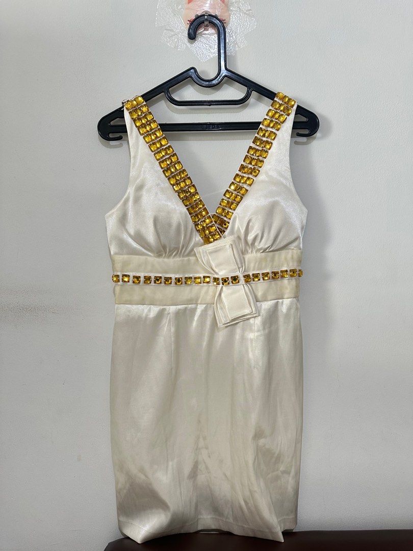 DRESS WHITE GOLD DRESS PESTA KERAJAAN ELEGAN MURAH Fesyen Wanita Pakaian Wanita Gaun Rok di Carousell