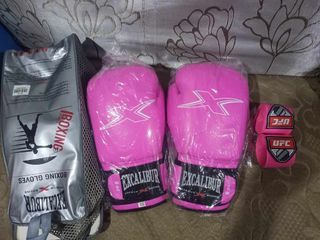 (8oz) pink boxing gloves + handwraps